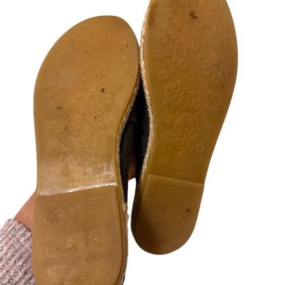 A beautiful, soft leather, flat shoes, and a great condition - Picture 11 of 11